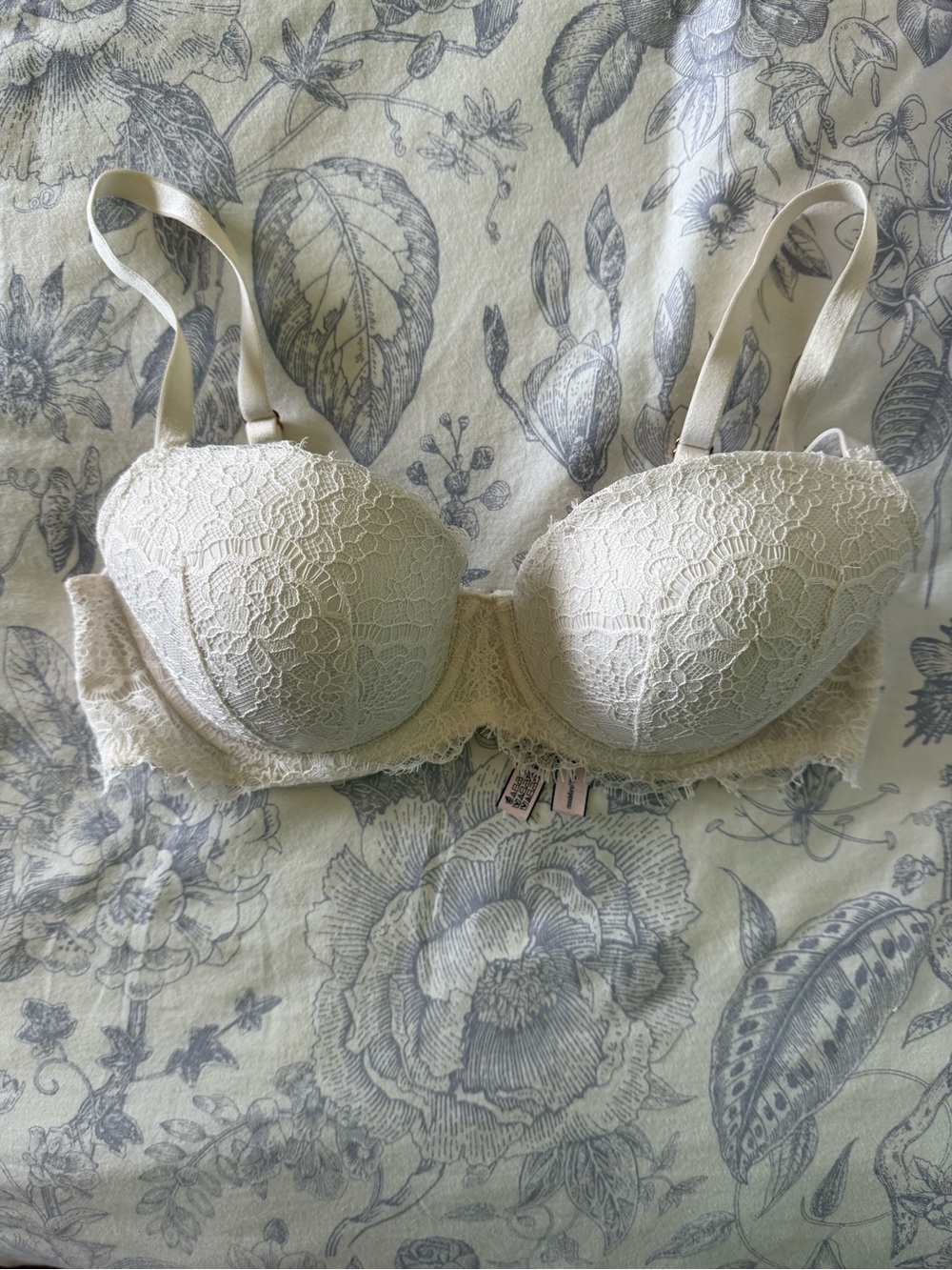 Victoria's Secret Cream Lace Push-Up Bra